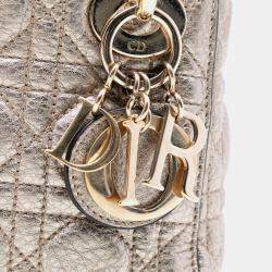 مملوكة مسبقًا حقيبة ديور ليدي ديور مرنة فضية معدنية جلد عجل صغير كاناج