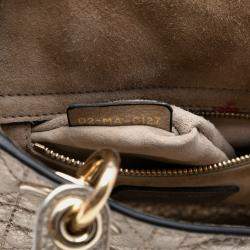 مملوكة مسبقًا حقيبة ديور ليدي ديور مرنة فضية معدنية جلد عجل صغير كاناج