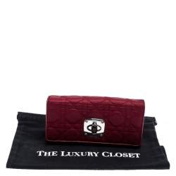 مملوكة مسبقًا Dior Burgundy Quilted Cannage Satin Charming Lock Continental Wallet