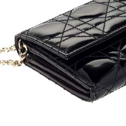 مملوكة مسبقًا محفظة بسلسلة ديور جلد لامع كاناج أسود