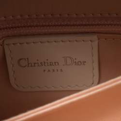 مملوكة مسبقًا Dior Beige Satin and Patent Leather D'Trick Clutch