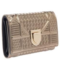 Pre Owned محفظة ثلاثية الطي ديور ديوراما جلد لامع كاناج مايكرو ذهبي ميتاليك 