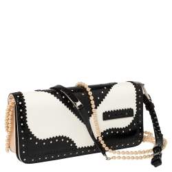 مملوكة مسبقًا حقيبة كتف ديور دتريك جلد بروغ  أسود / أبيض لامع باللؤلؤ الصناعي