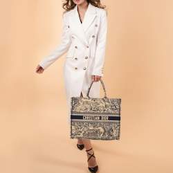 Pre Owned حقيبة يد ديور توال دو جوي بوك كانفاس مطرزة زرقاء/ بيج