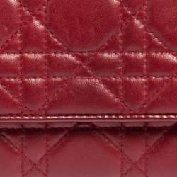 مملوكة مسبقًا محفظة بسلسلة ديور ليدي ديور جلد كاناج حمراء