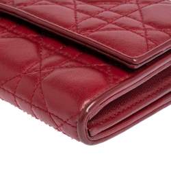 مملوكة مسبقًا محفظة بسلسلة ديور ليدي ديور جلد كاناج حمراء
