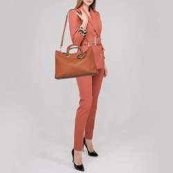 مملوكة مسبقًا حقيبة يد توتس ديور ديوريسيمو شوبر جلد بني فاتح كبيرة