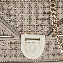 مملوكة مسبقًا محفظة بسلسلة ديور ديوراما جلد لامع مايكرو كاناج ذهبي ميتاليك 