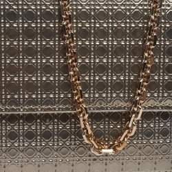 مملوكة مسبقًا محفظة بسلسلة ديور كرويزير جلد لامع ميكروكاناج ذهبي ميتاليك 