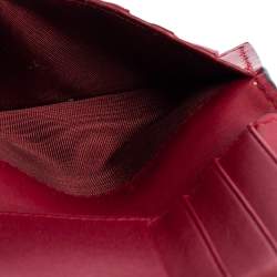 Pre Owned محفظة ديور جلد أحمر مزين حرف دي ونحلة ثنائية الطية