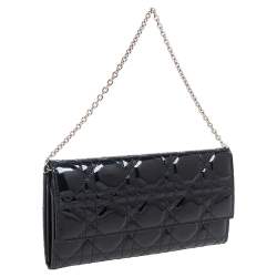 مملوكة مسبقًا محفظة بسلسلة ديور ليدي ديور جلد لامع كاناج أسود