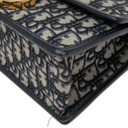 مملوكة مسبقًا حقيبة كتف ديور مونتايغن 30 جلد وكانفاس بالشعار أزرق كحلي بقلاب