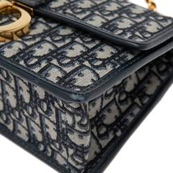 مملوكة مسبقًا حقيبة كتف ديور مونتايغن 30 جلد وكانفاس بالشعار أزرق كحلي بقلاب