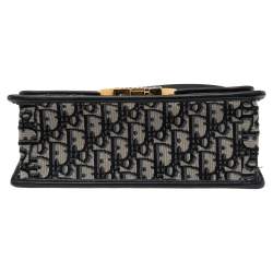 مملوكة مسبقًا حقيبة كتف ديور مونتايغن 30 جلد وكانفاس بالشعار أزرق كحلي بقلاب