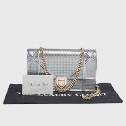 مملوكة مسبقًا Dior Metallic Silver Micro Cannage Patent Leather Mini Diorama Chain Bag