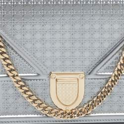 مملوكة مسبقًا Dior Metallic Silver Micro Cannage Patent Leather Mini Diorama Chain Bag