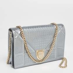 مملوكة مسبقًا Dior Metallic Silver Micro Cannage Patent Leather Mini Diorama Chain Bag
