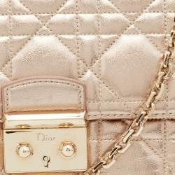 مملوكة مسبقًا حقيبة ديور ميس ديور جلد كاناج ذهبي ميتاليك صغيرة بقلاب