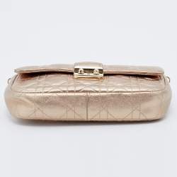 مملوكة مسبقًا حقيبة ديور ميس ديور جلد كاناج ذهبي ميتاليك صغيرة بقلاب