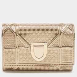 Louis Vuitton 18k White Gold and Diamond Idylle Blossom LV Pendant -  Yoogi's Closet