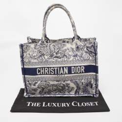 Pre Owned Dior Navy Blue/White Embroidered Canvas Medium Toile de Jouy Book Tote