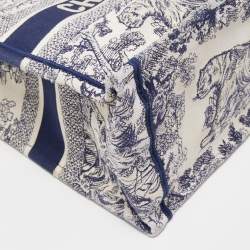 Pre Owned Dior Navy Blue/White Embroidered Canvas Medium Toile de Jouy Book Tote