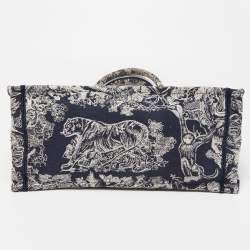 Pre Owned Dior Navy Blue/White Embroidered Canvas Medium Toile de Jouy Book Tote 