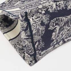Pre Owned Dior Navy Blue/White Embroidered Canvas Medium Toile de Jouy Book Tote 