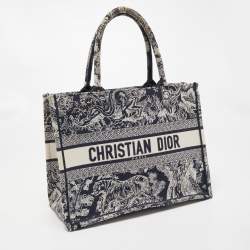Pre Owned Dior Navy Blue/White Embroidered Canvas Medium Toile de Jouy Book Tote 