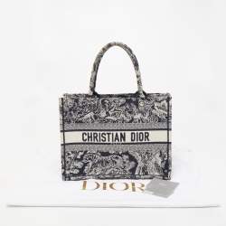 Pre Owned Dior Navy Blue/White Embroidered Canvas Medium Toile de Jouy Book Tote 