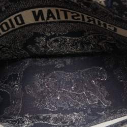 Pre Owned Dior Navy Blue/White Embroidered Canvas Medium Toile de Jouy Book Tote 