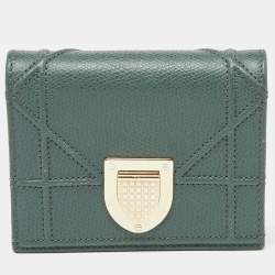 Designer wallet on online chain sale