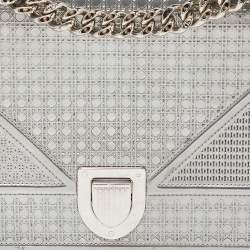 Pre Owned Dior Silver Microcannage Patent Leather Medium Diorama Flap Shoulder Bag