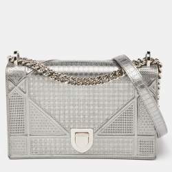 Pre Owned Dior Silver Microcannage Patent Leather Medium Diorama Flap Shoulder Bag