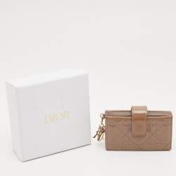 مملوكة مسبقًا Dior Beige Cannage Patent Leather Lady Dior 5 Gusset Card Holder