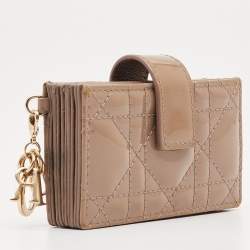مملوكة مسبقًا Dior Beige Cannage Patent Leather Lady Dior 5 Gusset Card Holder