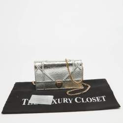 Pre Owned Dior Silver Crackled Patent Leather Diorama Chain Clutch