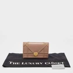 مملوكة مسبقًا محفظة بسلسلة ديور ديوراما مرصعة جلد سوداء