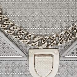 Pre Owned Dior Silver Microcannage Patent Leather Medium Diorama Flap Shoulder Bag