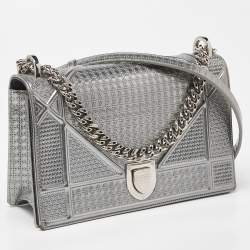 Pre Owned Dior Silver Microcannage Patent Leather Medium Diorama Flap Shoulder Bag