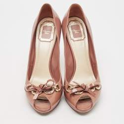 مملوكة مسبقًا Dior Pink Patent Leather Bow Chain Detail Peep Toe Pumps Size 40