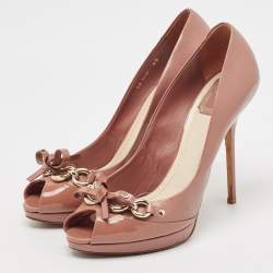 مملوكة مسبقًا Dior Pink Patent Leather Bow Chain Detail Peep Toe Pumps Size 40