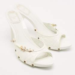 مملوكة مسبقًا صندل ديور سلايد مقدمة مفتوحة تفاصيل إبزيم جلد لامع مبطن أسود مقاس 37.5