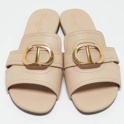 مملوكة مسبقًا Dior Beige Leather 30 Montaigne Slide Flats Size 39