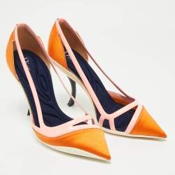 مملوكة مسبقًا حذاء كعب عالي ديور جلد لامع وساتان برتقا�لي ثنائي اللون كعب متقوس مقدمة مدببة مقاس 37.5 