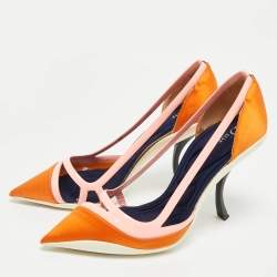 مملوكة مسبقًا حذاء كعب عالي ديور جلد لامع وساتان برتقالي ثنائي اللون كعب متقوس مقدمة مدببة مقاس 37.5 