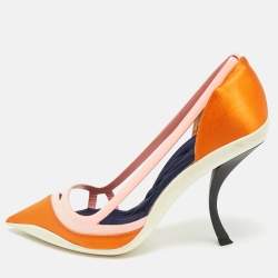 مملوكة مسبقًا حذاء كعب عالي ديور جلد لامع وساتان برتقالي ثنائي اللون كعب متقوس مقدمة مدببة مقاس 37.5 