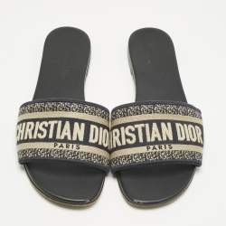 مملوكة مسبقًا صندل سلايد ديور قماش مطرز أزرق كحلي/أبيض مقاس 38.5