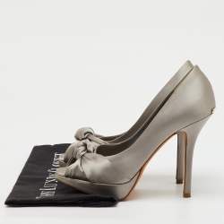 مملوكة مسبقًا حذاء كعب عالي ديور ساتان رمادي فاتح معقود مقدمة مكشوفة منصة مقاس 36