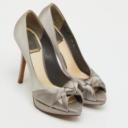 مملوكة مسبقًا حذاء كعب عالي ديور ساتان رمادي فاتح معقود مقدمة مكشوفة منصة مقاس 36